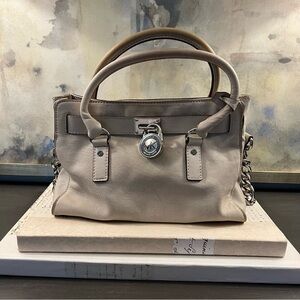 VINTAGE Michael Kors Locket Bag! Medium sized purse - Biege/Off White